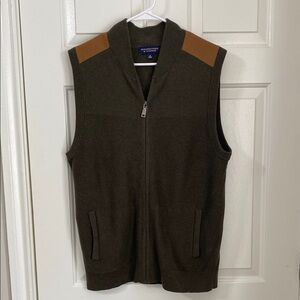 Roundtree & Yorke sweater zip up vest with suede shoulder details - Forest green